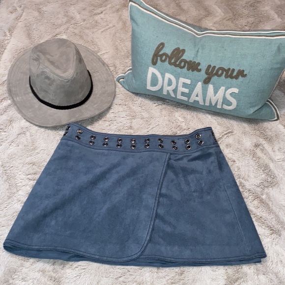 BCBG teal faux suede mini skirt size medium in excellent like new condition - Picture 10 of 12